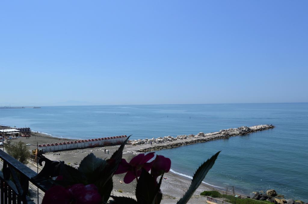 B&B Fronte Del Mare Салерно Екстериор снимка