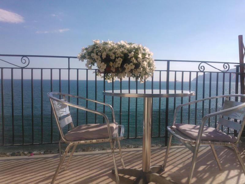B&B Fronte Del Mare Салерно Екстериор снимка